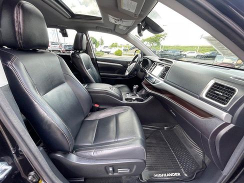 Used 2018 Toyota Highlander XLE AWD/4WD image 10