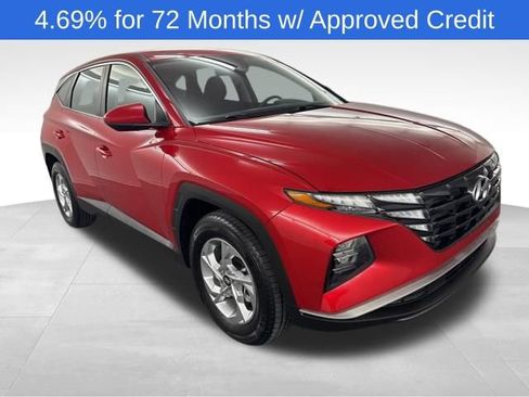 Used 2023 Hyundai Tucson SE image 1