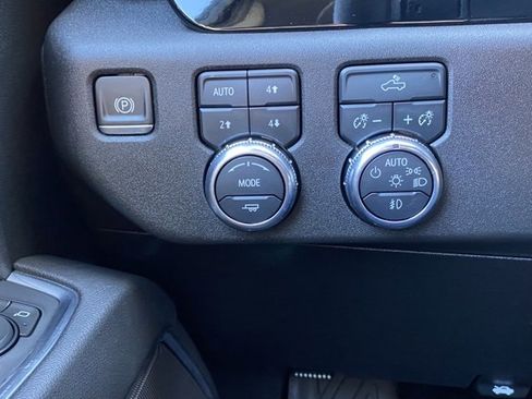 Used 2024 GMC Sierra 1500 Elevation image 21