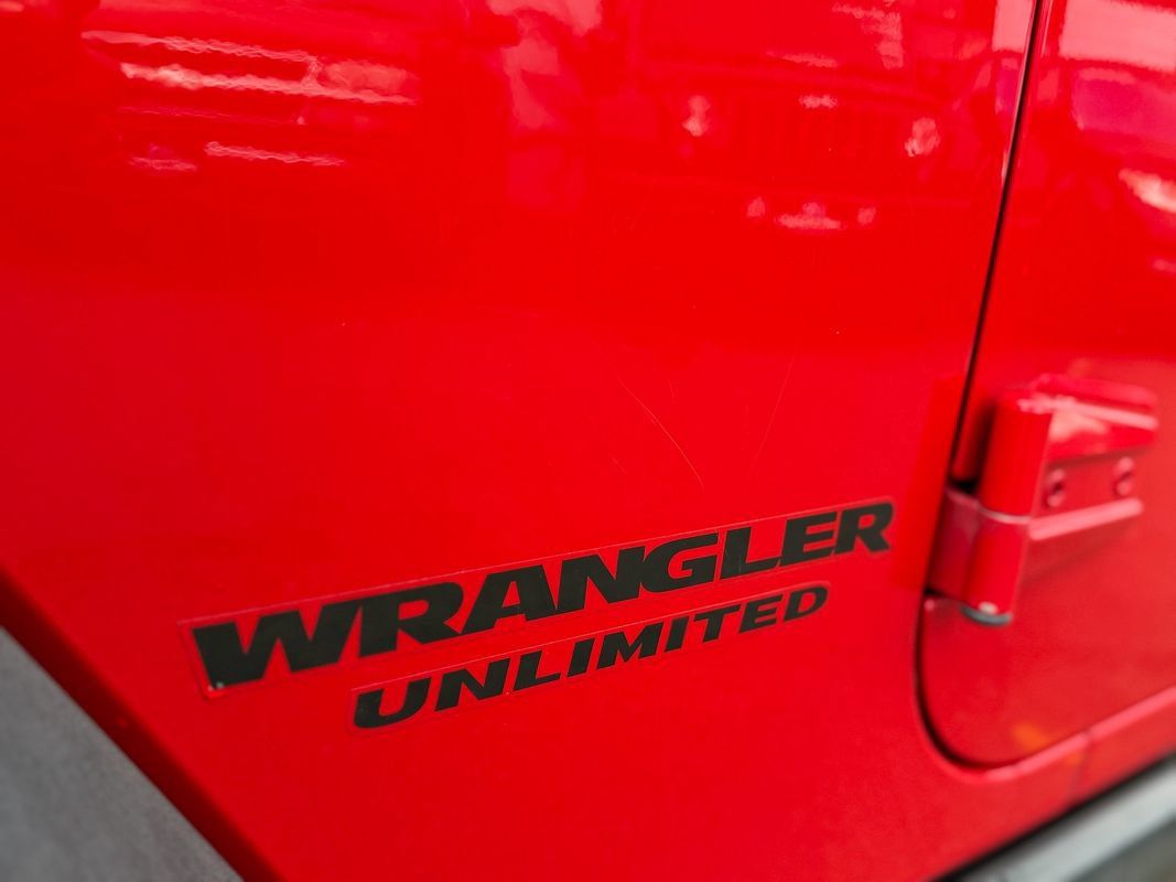 Used 2014 Jeep Wrangler Unlimited Rubicon w/ Connectivity Group AWD/4WD image 25