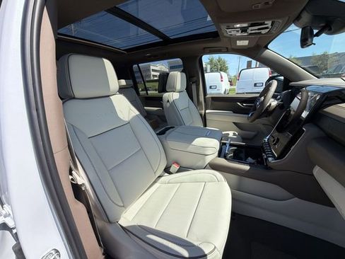 New 2026 GMC Yukon XL Denali w/ Denali Reserve Package image 24