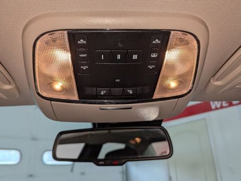 Used 2017 Chrysler 300 C w/ Safetytec Plus Group image 36