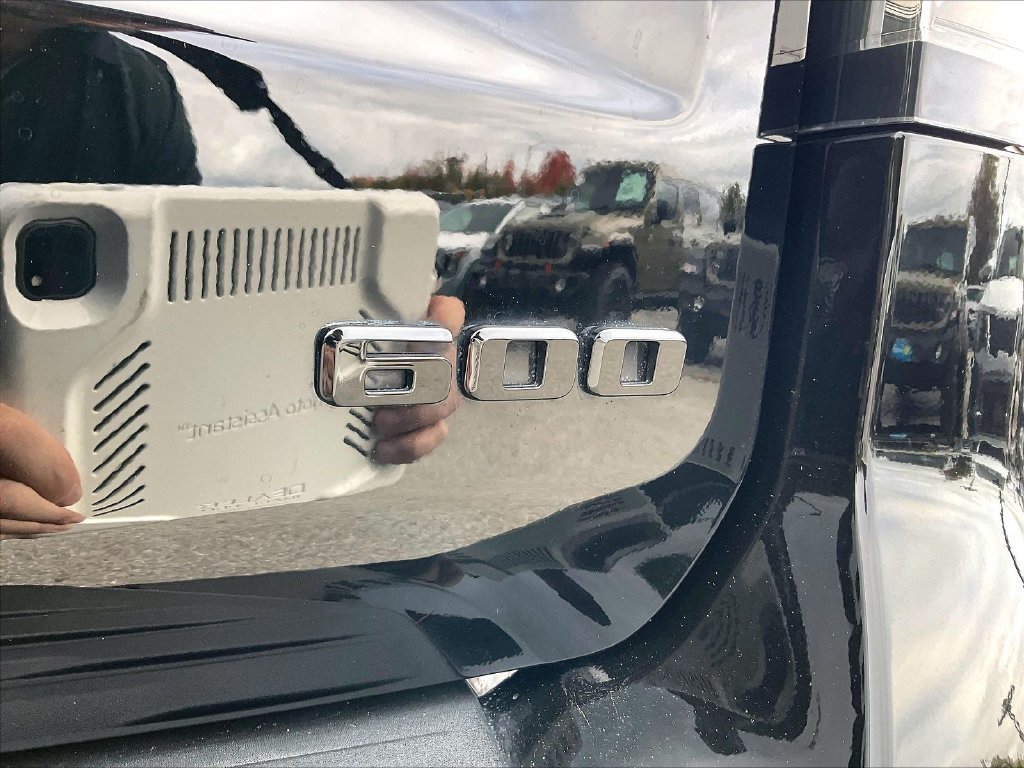 Used 2024 Cadillac Escalade Sport w/ LPO, ONYX Package AWD/4WD image 29
