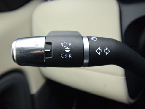 Used 2020 Land Rover Discovery Sport SE image 38