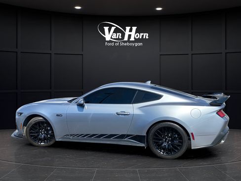 Used 2024 Ford Mustang GT RWD image 4
