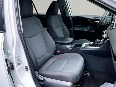Certified 2025 Toyota RAV4 XLE AWD/4WD image 9