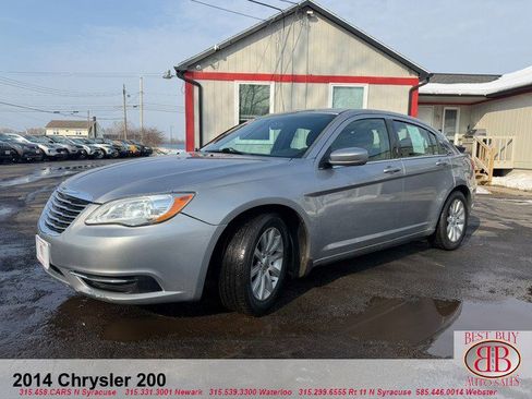 Used 2014 Chrysler 200 Touring FWD image 2
