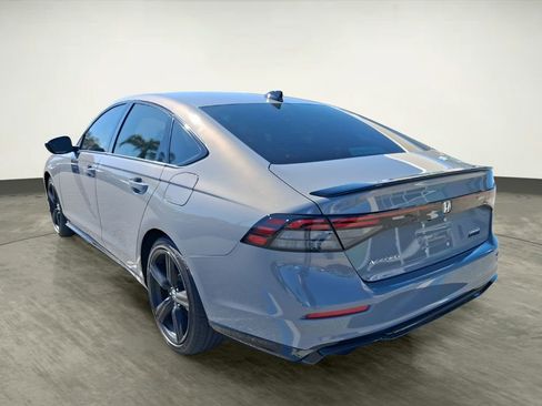 Used 2025 Honda Accord Sport image 3