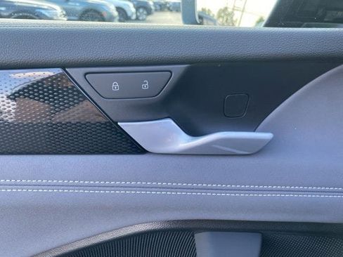 New 2025 Volkswagen Tiguan SE image 23