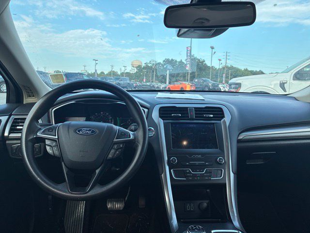 Used 2020 Ford Fusion SE FWD image 7