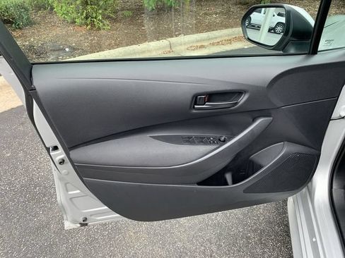 Used 2025 Toyota Corolla LE FWD image 17