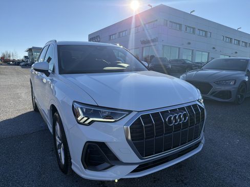 Certified 2025 Audi Q3 2.0T Premium w/ Convenience Package AWD/4WD image 1