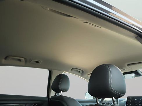 New 2025 VinFast VF 8 Eco image 20