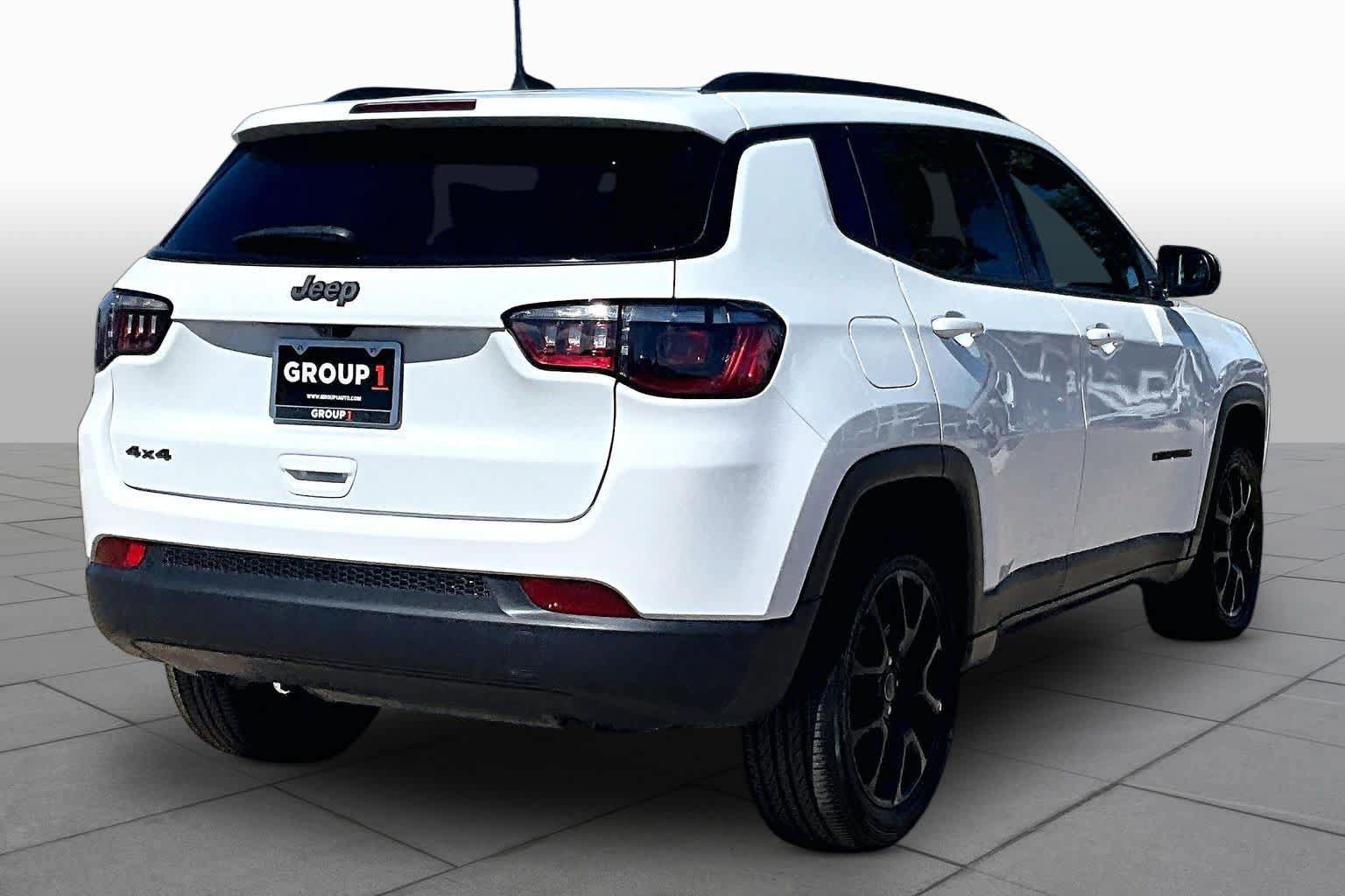 Used 2025 Jeep Compass Latitude w/ Altitude Special Edition AWD/4WD image 5