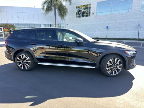 New 2026 Volvo V60 B5 Cross Country Ultra w/ Climate Package image 3