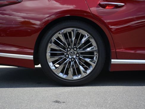 Used 2023 Lexus LS 500 w/ Interior Upgrade Package RWD image 41