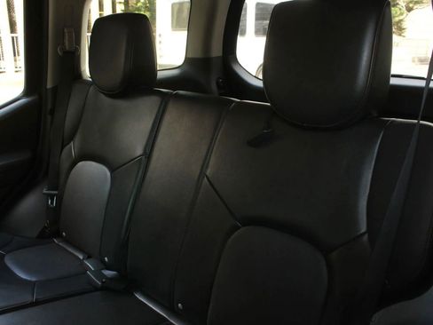 Used 2012 Nissan Xterra PRO-4X w/ Pro-4x Leather Pkg AWD/4WD image 18