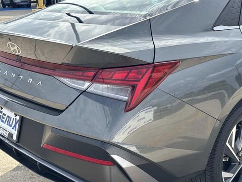Used 2025 Hyundai Elantra SEL FWD image 12