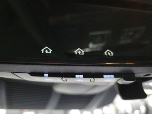 New 2025 Land Rover Defender 130 X-Dynamic SE image 35