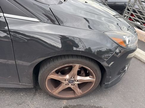Used 2014 Ford Focus Titanium FWD image 3