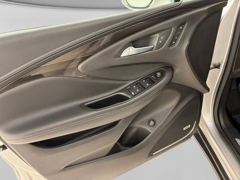 Used 2019 Buick Envision Premium AWD/4WD image 13