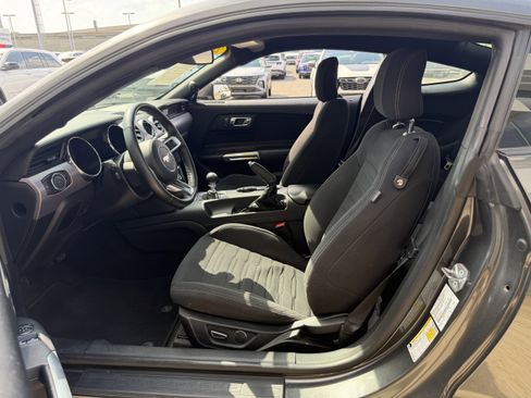 Used 2017 Ford Mustang Coupe RWD image 23