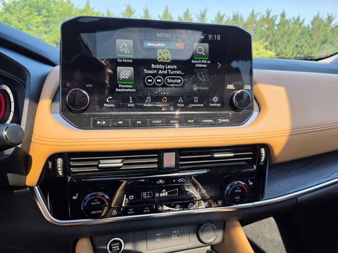 Used 2022 Nissan Rogue Platinum w/ Head-Up Display Package AWD/4WD image 15