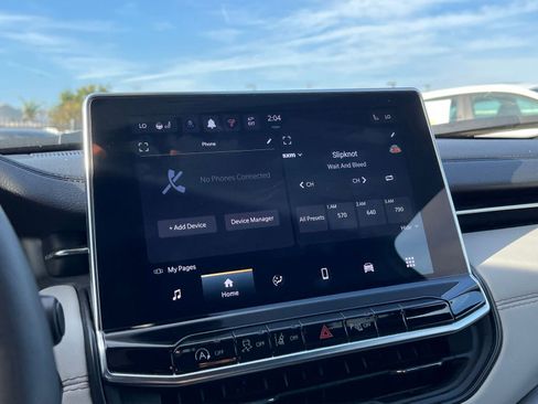 Used 2025 Jeep Compass Limited image 21