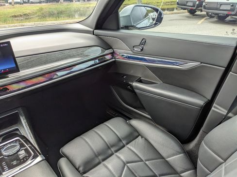 Used 2025 BMW 740i 740i image 17