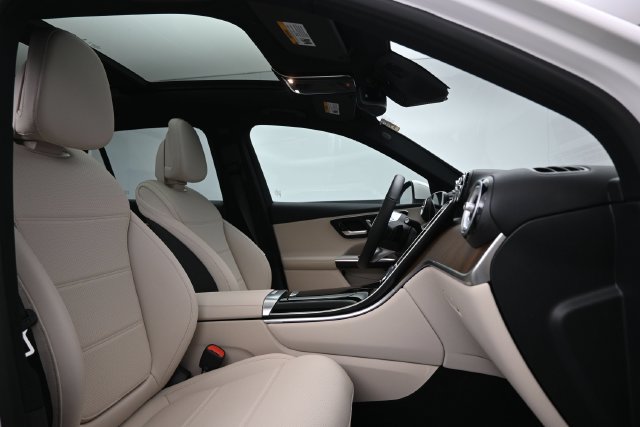 Used 2027 Mercedes-Benz GLC 300 image 32