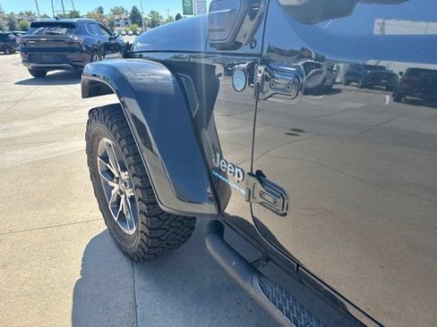 Used 2024 Jeep Wrangler Unlimited AWD/4WD image 9