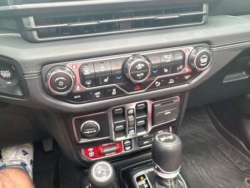 Used 2024 Jeep Wrangler Unlimited Rubicon 392 AWD/4WD image 21