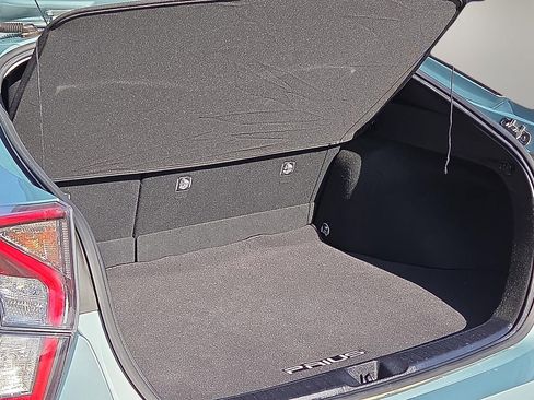 Used 2017 Toyota Prius Two w/ Carpet Mat Package image 9