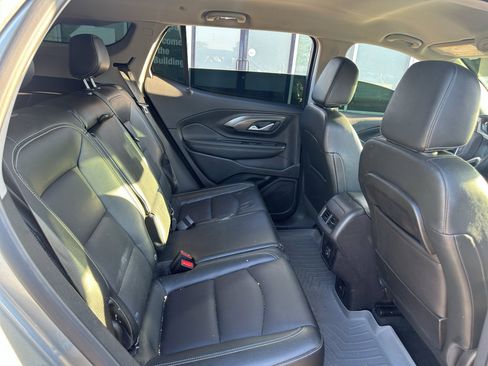 Used 2024 GMC Terrain SLT image 13