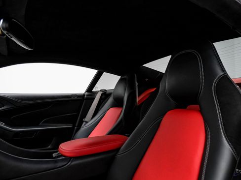 Used 2014 Aston Martin Vanquish Coupe image 32