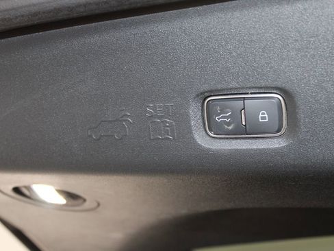 Used 2025 Lincoln Navigator Reserve image 16