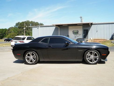 Used 2022 Dodge Challenger R/T RWD image 3