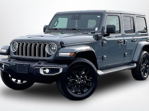 Used 2025 Jeep Wrangler Unlimited Sahara AWD/4WD image 3