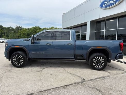Used 2025 GMC Sierra 3500 Denali Ultimate AWD/4WD image 4