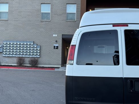 Used 1999 Chevrolet Express 1500 w/ Convenience Pkg image 7