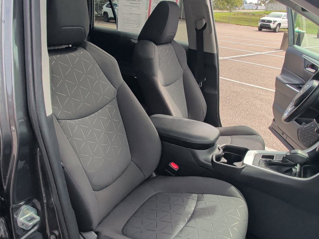 Certified 2021 Toyota RAV4 XLE w/ Convenience Package AWD/4WD image 26