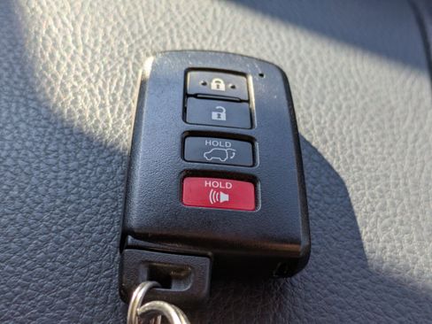 Used 2015 Toyota Highlander Limited image 36