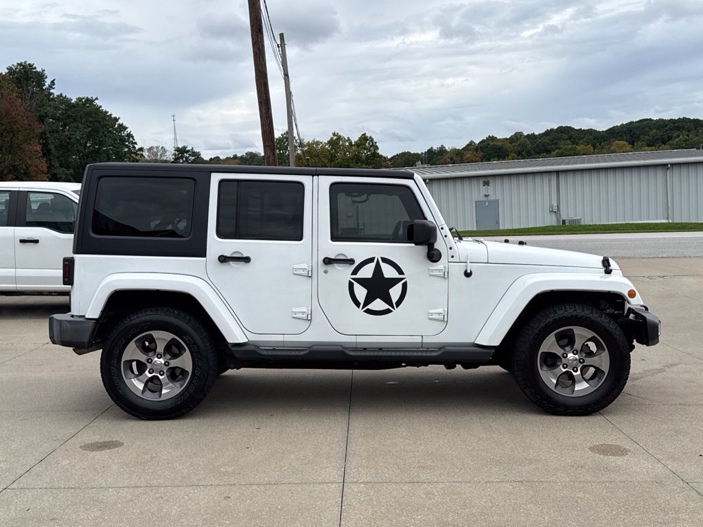 Used 2018 Jeep Wrangler Unlimited Sahara w/ Connectivity Group AWD/4WD image 18
