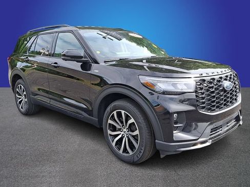 Used 2025 Ford Explorer ST-Line AWD/4WD image 3