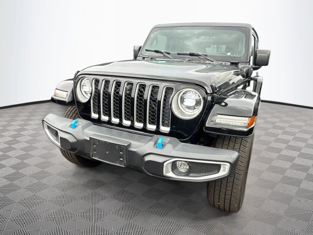 Used 2023 Jeep Wrangler Unlimited Sahara w/ Cold Weather Group AWD/4WD image 2