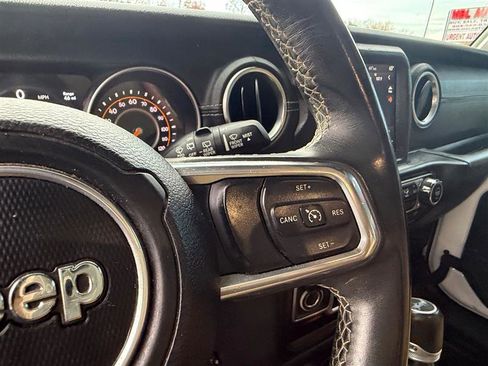 Used 2019 Jeep Wrangler Unlimited Sahara image 23