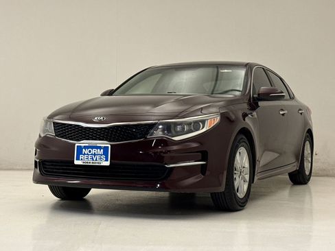 Used 2018 Kia Optima LX image 2