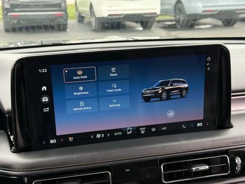 Used 2025 Lincoln Aviator AWD image 25