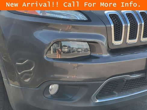 Used 2017 Jeep Cherokee Limited AWD/4WD image 7