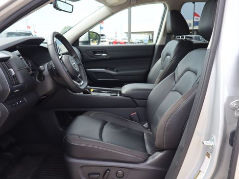 Used 2025 Nissan Pathfinder SL w/ Cargo Package AWD/4WD image 9